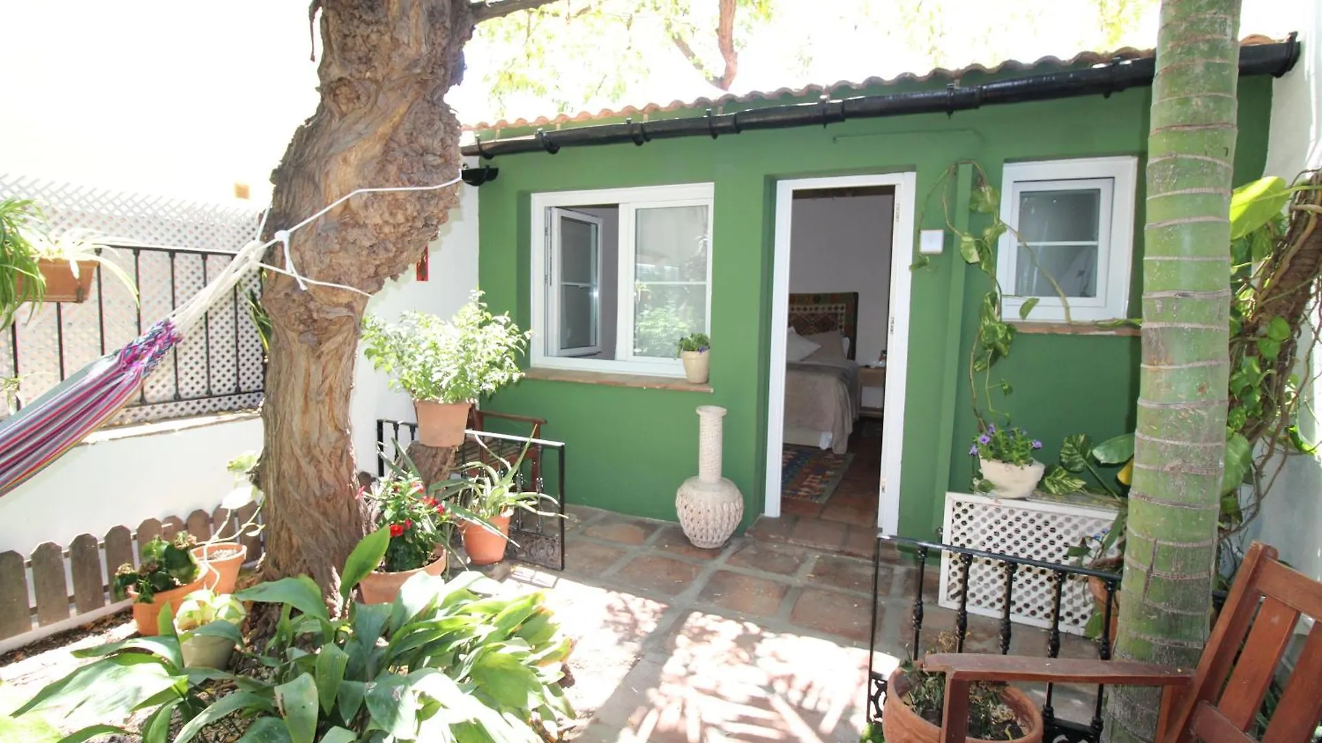 Hostal Las Acacias Malaga Guest house