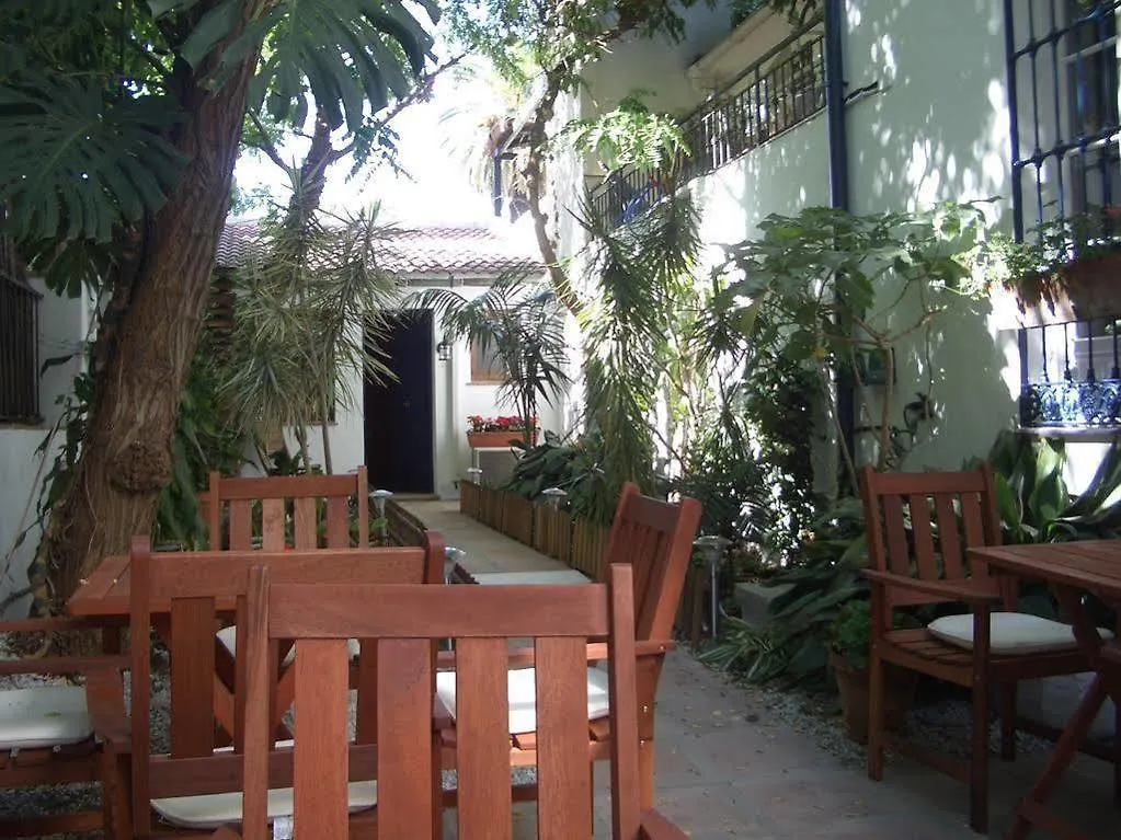 Hostal Las Acacias Малага 2*,