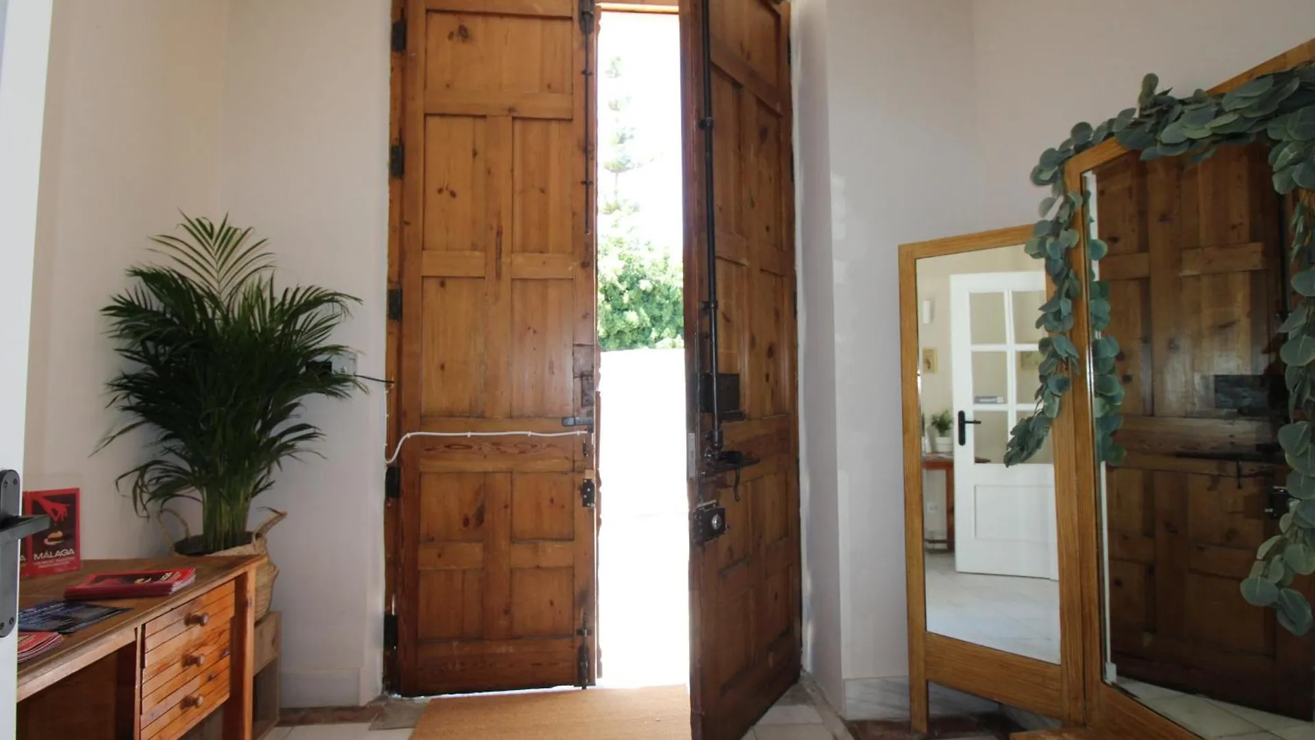 Hostal Las Acacias Malaga 2*,